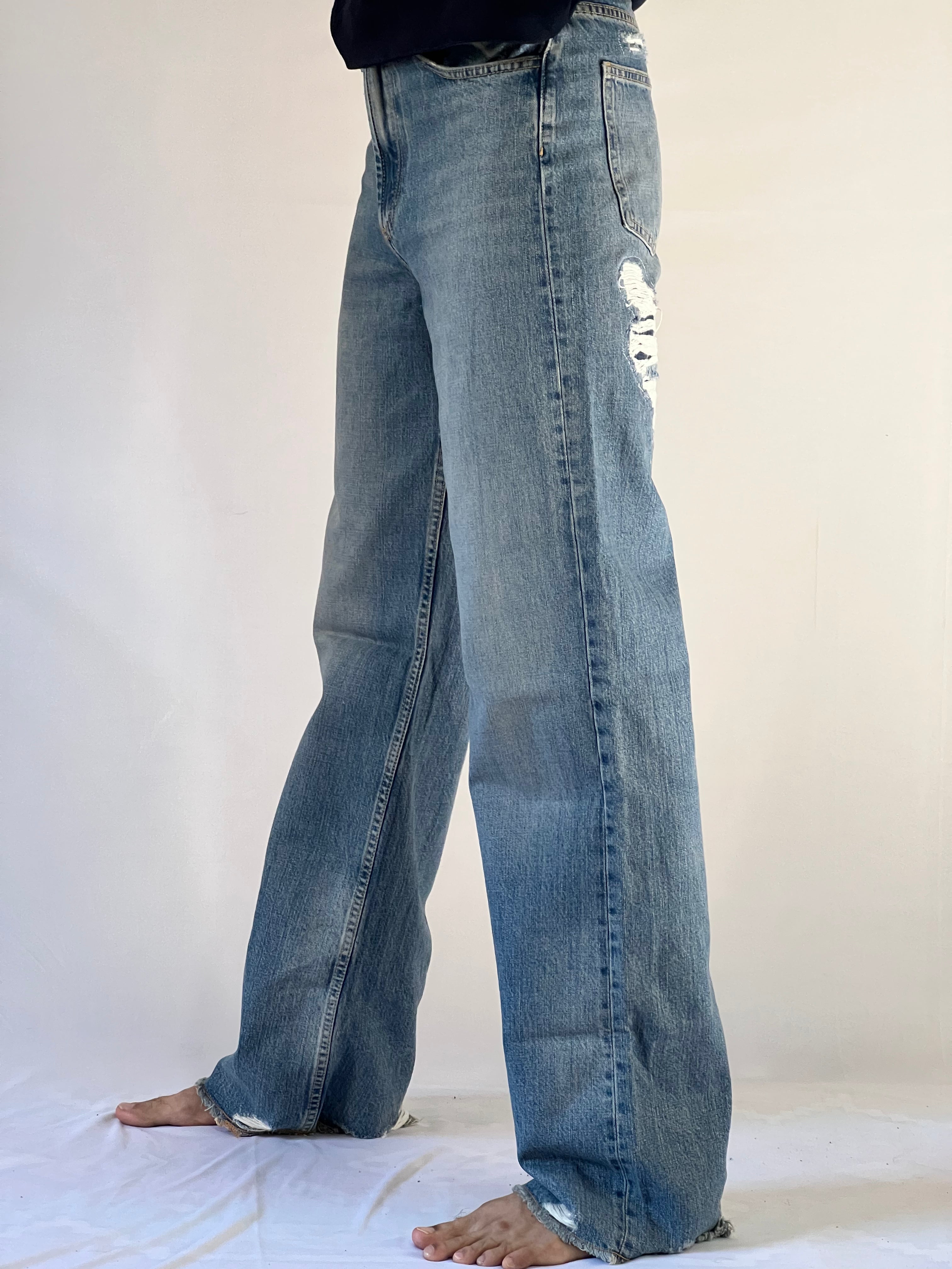 BACK TORN JEANS