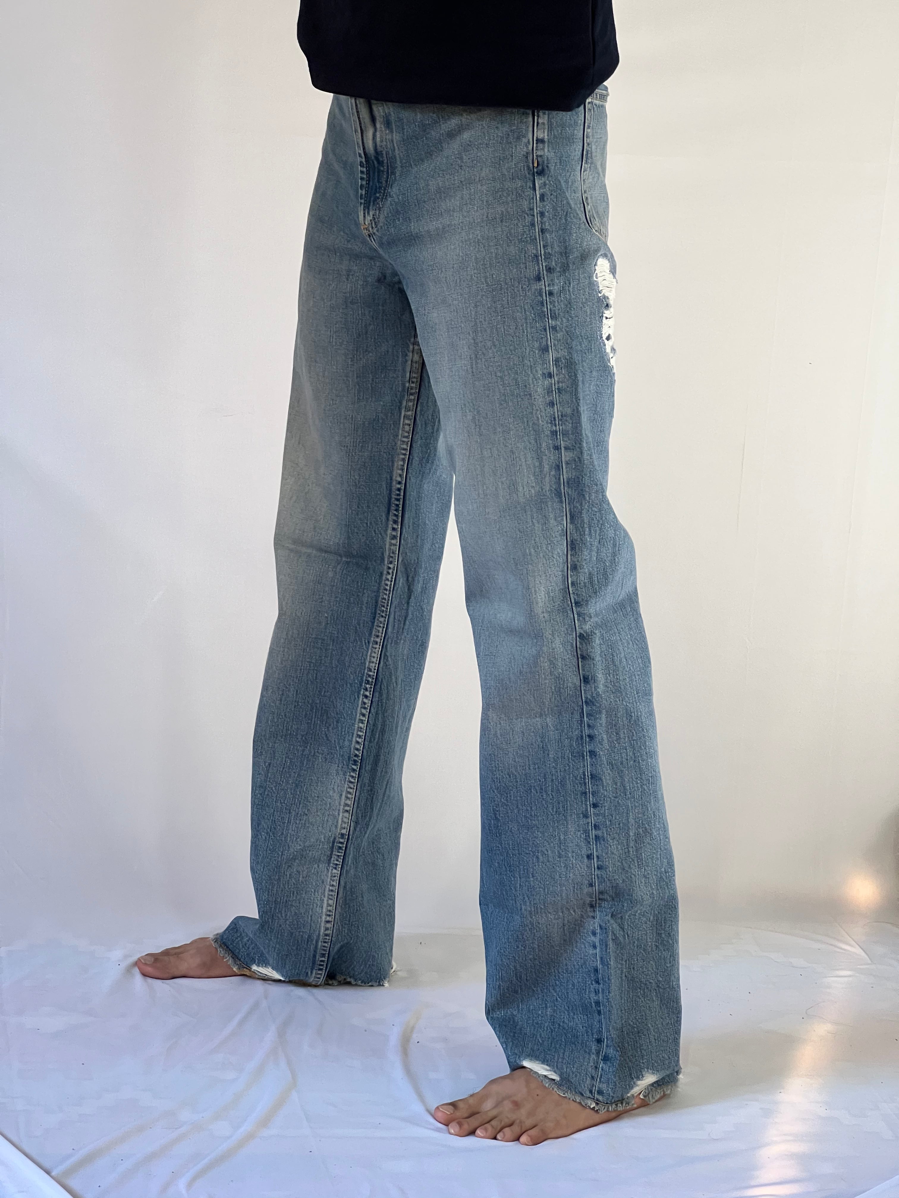 BACK TORN JEANS